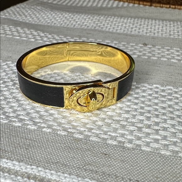 COACH HALF INCH HINGED LEATHER TURNLOCK BANGLE - Picture 2 of 4